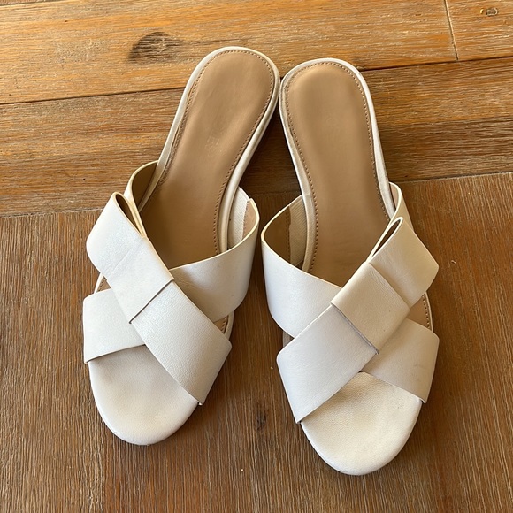 Aerosoles white bow sandals - Picture 3 of 11